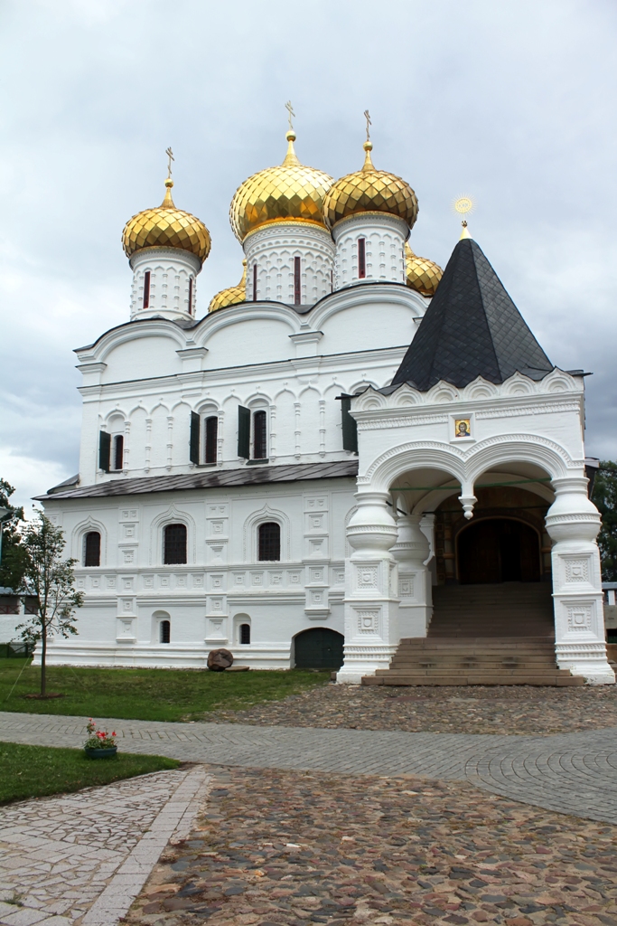 location-img